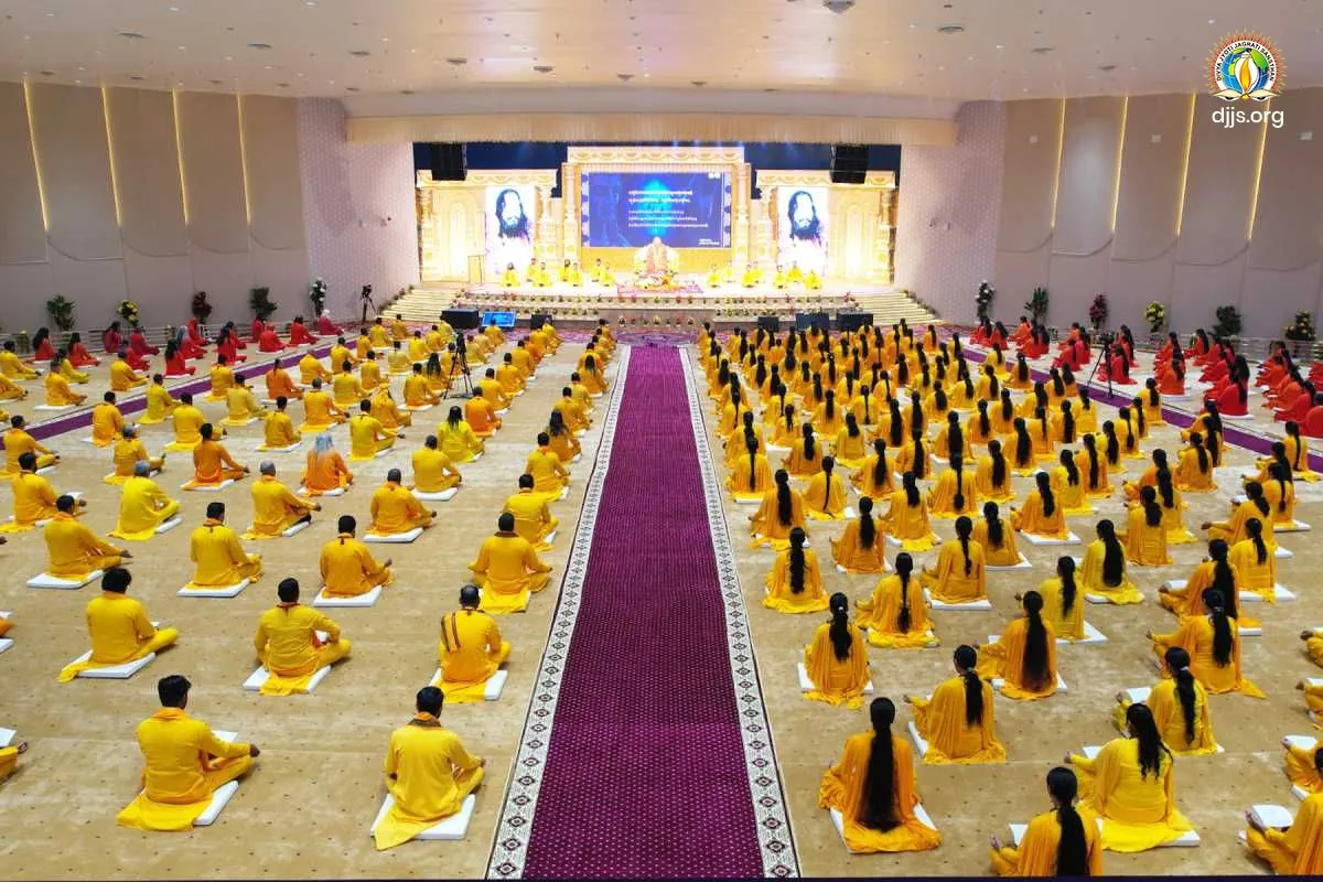 Disciples seated in rows inside Divya Darshan Bhawan at its inauguration during Arpan Utsav 2023