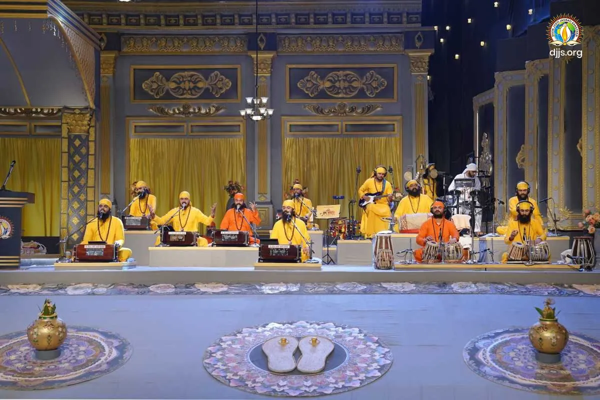The ornate stage of Shri Guru Purnima Mahotsav 2022 at Nurmahal Ashram